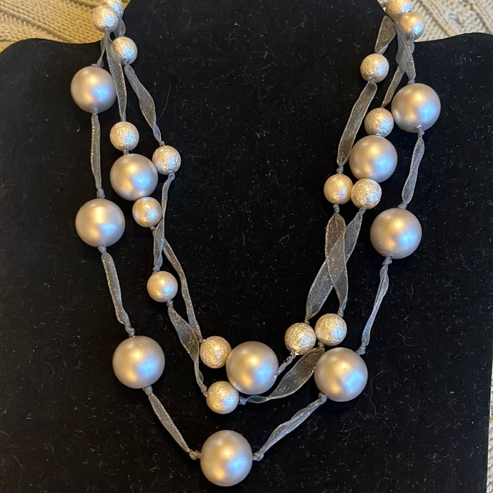 NWOT multi layer ball and organza layered 18 inch necklace